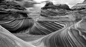 Groupe f/64 : Le groupe f / 64 était un groupe fondé par sept photographes de la baie de San Francisco qui partageaient un style photographique commun caractérisé par des images parfaitement ciblées et soigneusement cadrées vues à travers un point de vue particulièrement occidental (États-Unis).