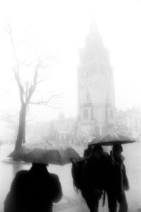Galerie Wallpepper Photographie d art - ©marc josse - parapluies- noir et blanc