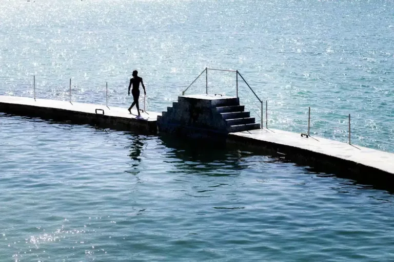 Galerie Wallpepper Photographie d art - ©Guillaume de Courchant - Piscine de dinard